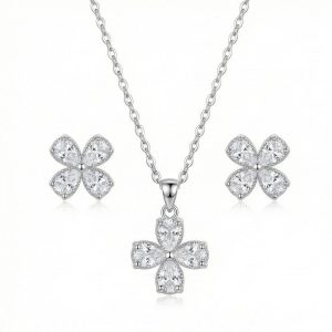 AGOR 925 Sterling Silver Sparkling Floral Clover Pendant and Earring Set High Polish Jewellery for Women