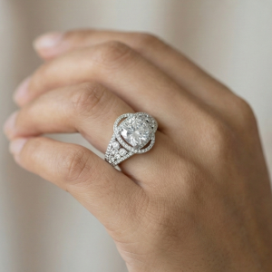 AGOR 925 Sterling Silver Vintage Style Halo Statement Ring Jewellery with High Polish Rhodium Finish for Women