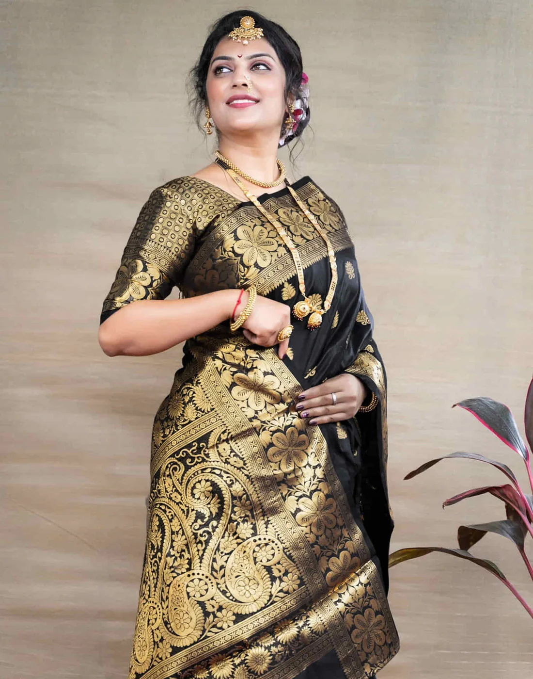 AXONIT Women's Silk Blend Banarasi Jacquard Floral & Paisley Design Saree with Unstitched Blouse Piece