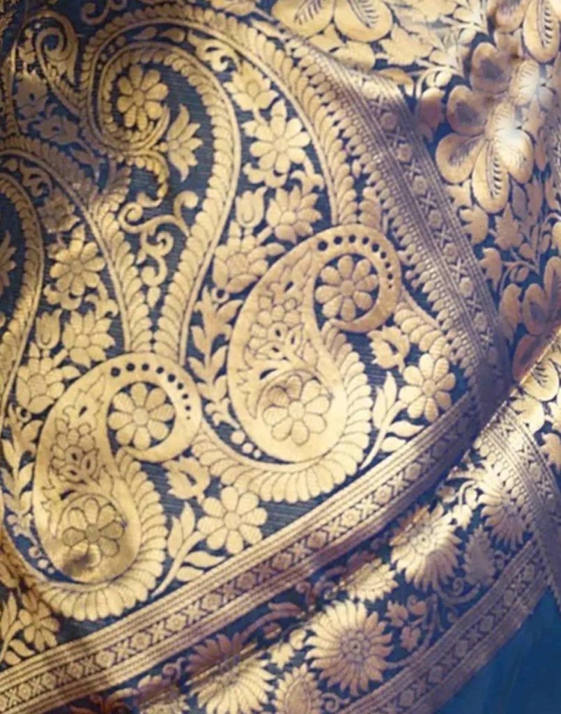 AXONIT Women's Silk Blend Banarasi Jacquard Floral & Paisley Design Saree with Unstitched Blouse Piece