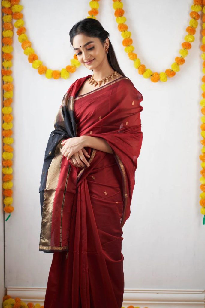 AXONIT Women's Cotton Saree with Zari Motifs & Dual Tone Finish with Unstitched Blouse Piece