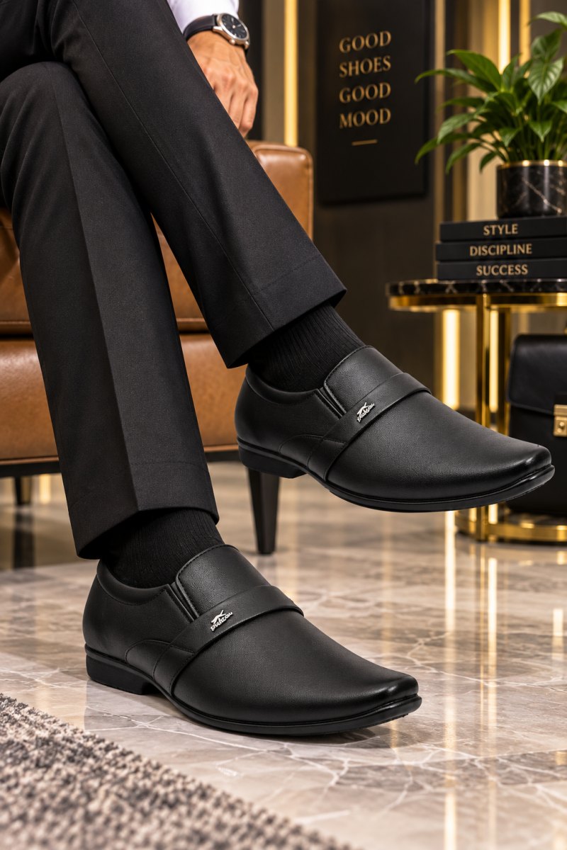 WUGO Men's Black Formal Shoes, FOX-1006-BLK