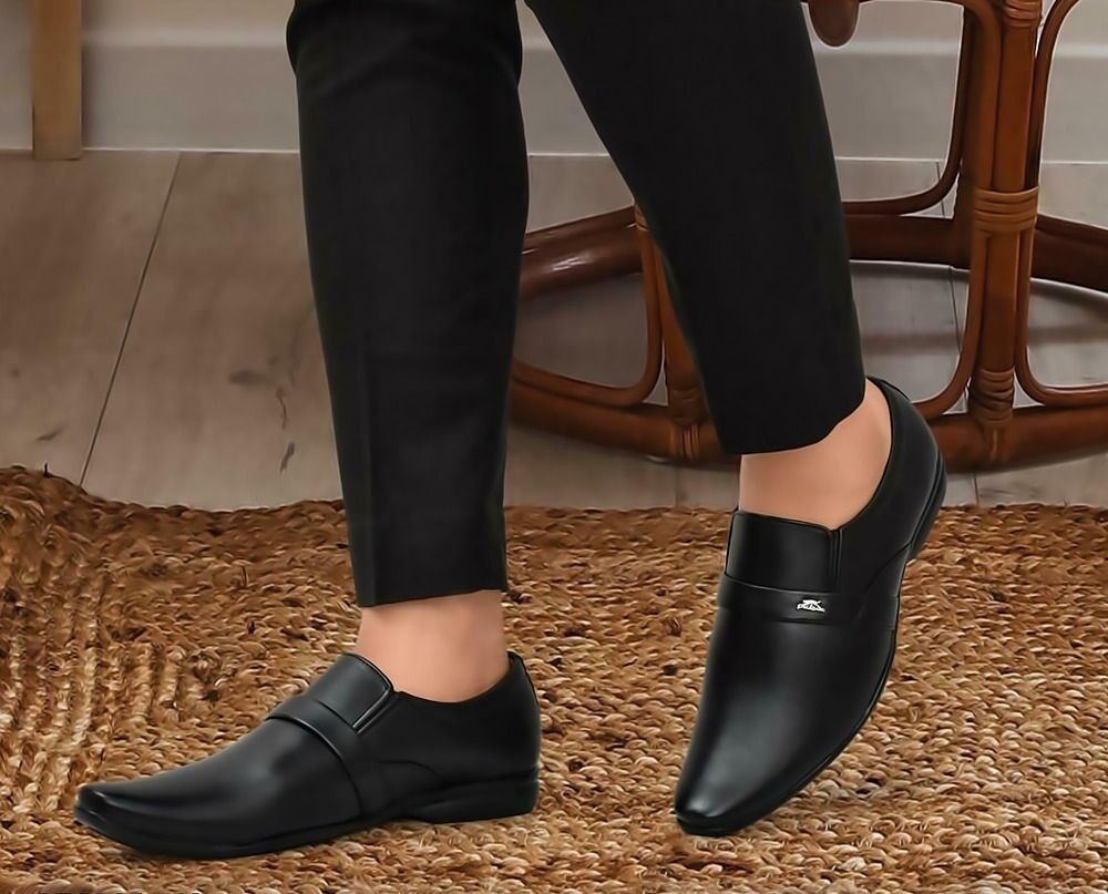 WUGO Men's Black Formal Shoes, FOX-1006-BLK