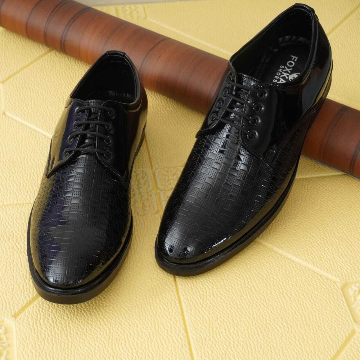 WUGO Men's Black Formal Shoes, FOX1004-BLK