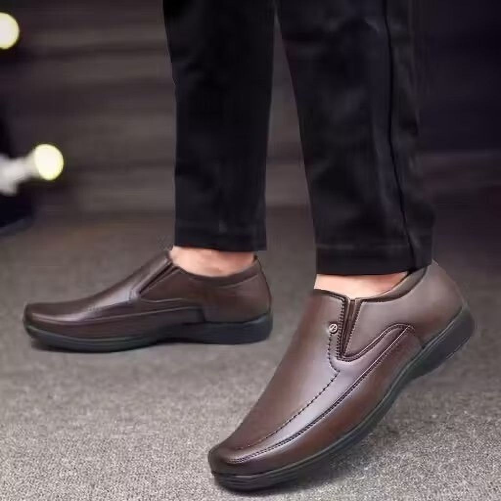 WUGO Men's Brown Formal Shoes, GOLA-BRN