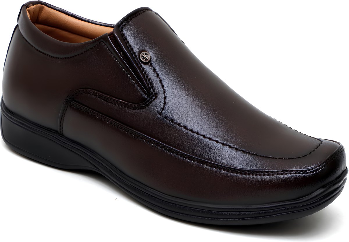 WUGO Men's Brown Formal Shoes, GOLA-BRN